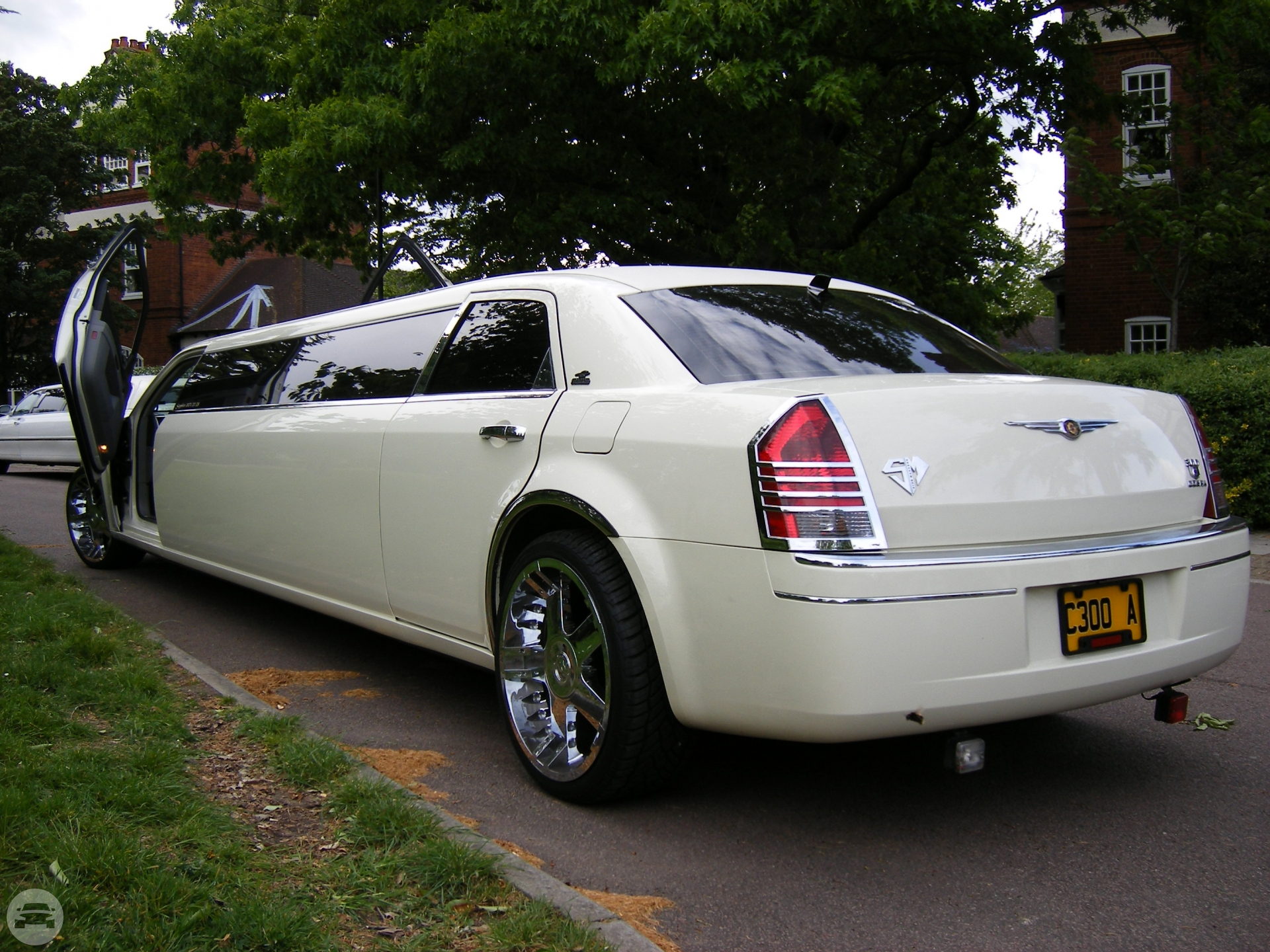 White Chrysler 300 Limousine
Limo /
Stansted CM24 8JT, UK

 / Hourly £0.00
