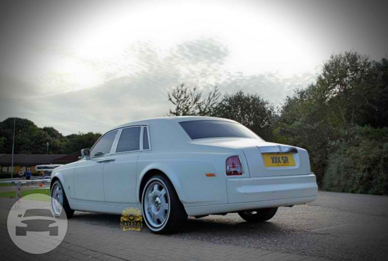 White Rolls Royce Phantom
Sedan /
Luton, UK

 / Hourly £0.00
