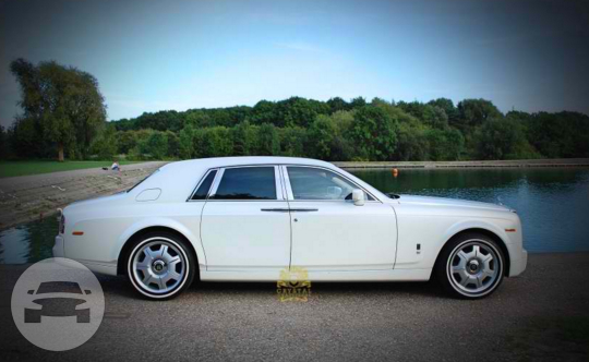 White Rolls Royce Phantom
Sedan /
Edgware, UK

 / Hourly £0.00
