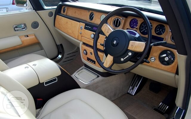 Rolls-Royce Phantom Drophead
Sedan /
London, UK

 / Hourly £0.00
