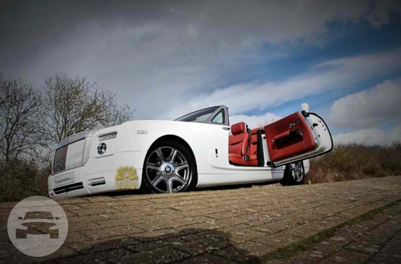 Rolls Royce Phantom Drop Head
Sedan /
Kents Hill, Milton Keynes MK7

 / Hourly £0.00
